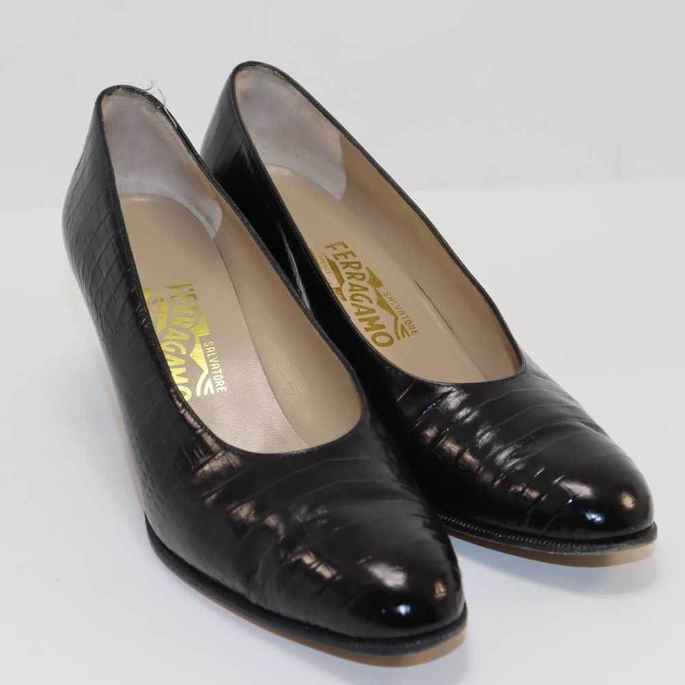 Salvatore Ferragamo Pumps 9.5 AA Black Womens Croc Embossed Leather Heels
